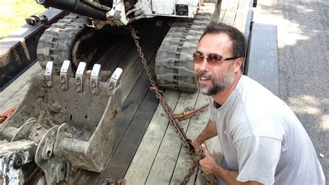 chain down a mini excavator